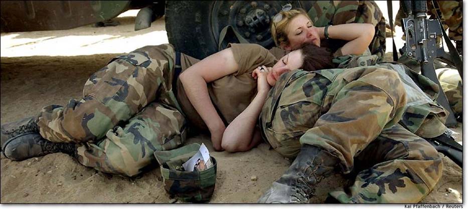awesome_women__solldiers_in_iraq.jpg